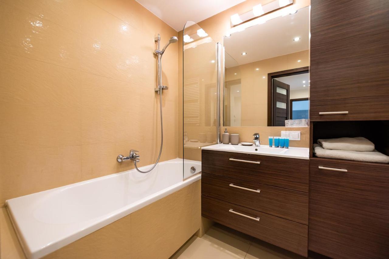 Metro Kondratowicza Spacious Apartment Варшава Екстериор снимка